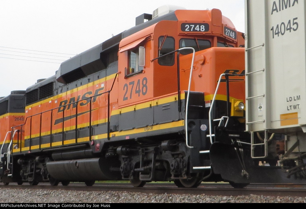 BNSF 2748